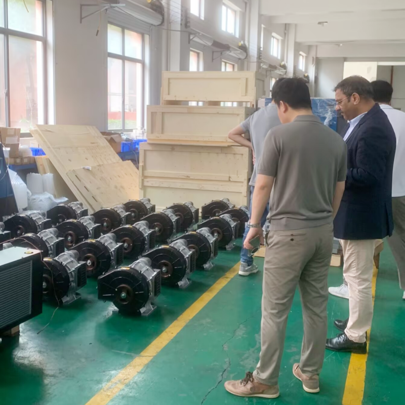 AIRERA recibió recientemente a un cliente internacional en nuestra planta para inspeccionar una serie de compresores de scroll sin aceite de Clase 0, diseñados para entornos hospitalarios. El cliente realizó pruebas en sitio con el apoyo técnico de nuestro equipo. Esta visita confirma la capacidad de AIRERA para ofrecer soluciones de aire comprimido seguras y confiables para aplicaciones médicas sensibles.