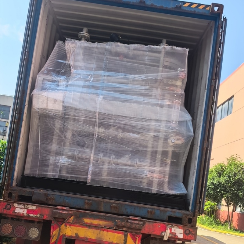 AIRERA a expédié avec succès un camion complet de compresseurs à vis haute efficacité à des clients internationaux. Chaque compresseur a été soigneusement testé et contrôlé avant le chargement afin de garantir des performances optimales dans divers environnements industriels. Cet envoi témoigne de notre engagement à fournir des solutions fiables et économes en énergie à nos partenaires dans le monde entier.